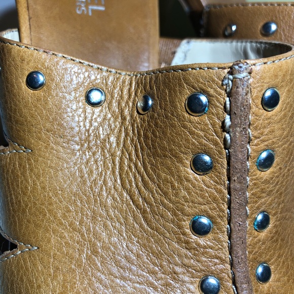 Michael Kors Heel w/ Nailhead Accents (8) - Picture 4 of 7